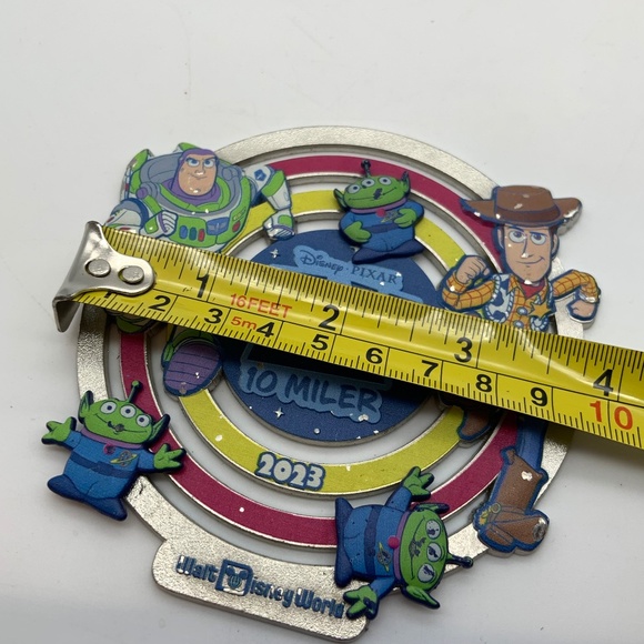 Disney World Toy Story Run 10 Mile Springtime Surprise Spinner Aliens 2023 Medal - Picture 11 of 12